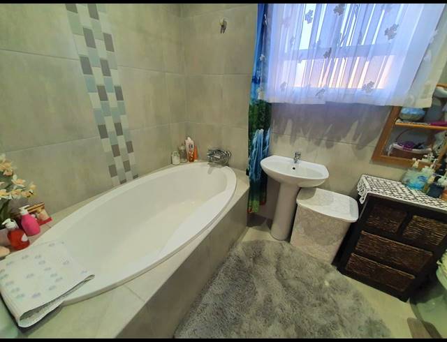 4 BEDROOM HOUSE FOR SALE IN OAKDALE